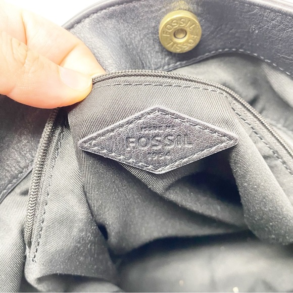 Fossil Leather Shoulder Bag - Picture 12 of 15